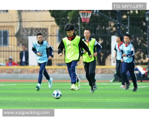 以球王风采闪耀绿茵赛场展现足球巨星无与伦比的荣耀瞬间